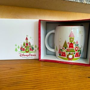 Starbucks DISNEY PARKS Christmas Castle mug. New in Box.